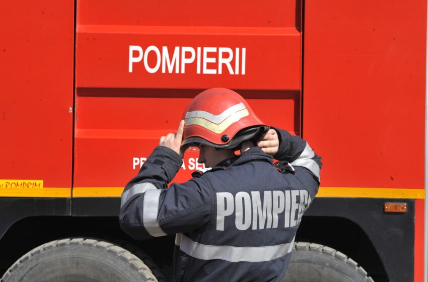  Incendiu la acoperișul unei case de locuit din Teaca