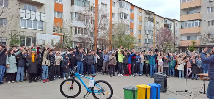  Concursul „Reciclezi pentru viitorul tău” a fost lansat în patru școli din municipiul Bistrița. FOTL