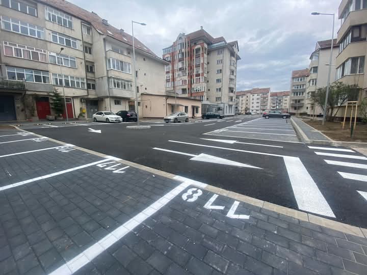 Bistrița: Parcarea de pe strada Constantin Roman Vivu este aproape de finalizare. FOTO