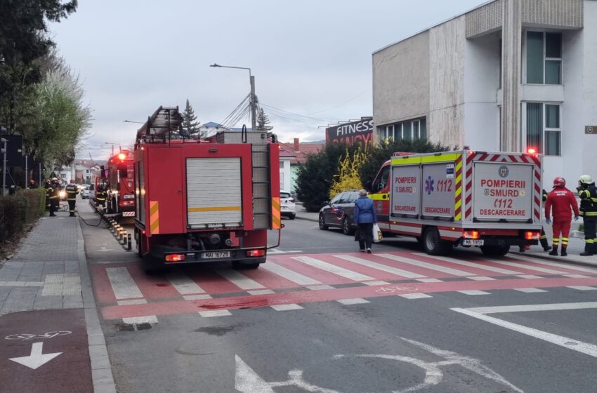  Bistrița: Fum într-un apartament de pe strada Ioan Slavici din cauza unui aparat electrocasnic lăsat sub tensiune