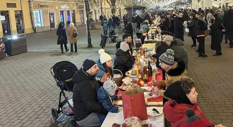  Cina Comunitară a doua zi de Paște la Bistrița. Eveniment dedicat conștientizării autismului