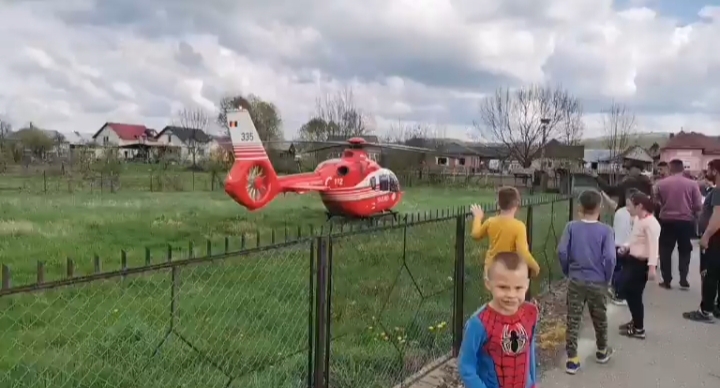  Grav accident rutier la Florești! O femeie a fost transportată cu elicopterul SMURD la spital!