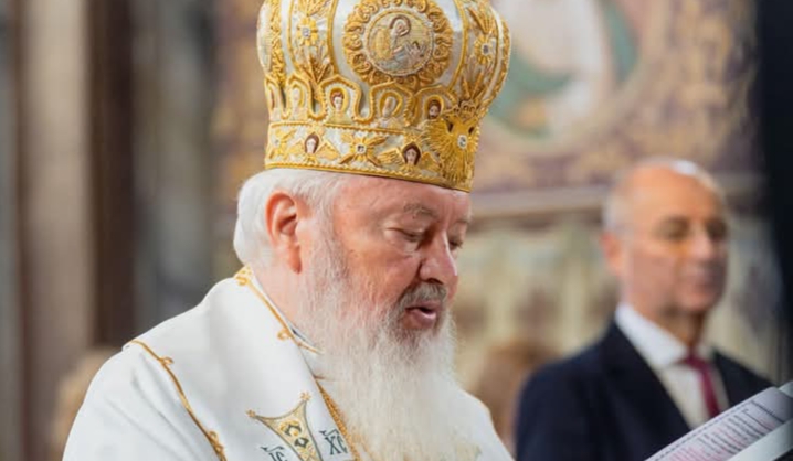  Distincții oferite ÎPS Andrei personalităților județului la Slujba de Paște de la Biserica de la Coroana. FOTO