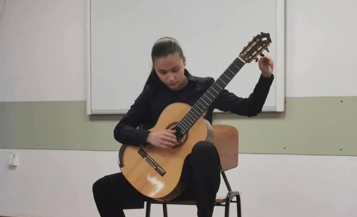  Tiron Maria de la Liceul de Muzică Bistrița, mențiune la Olimpiada de interpretare instrumentală