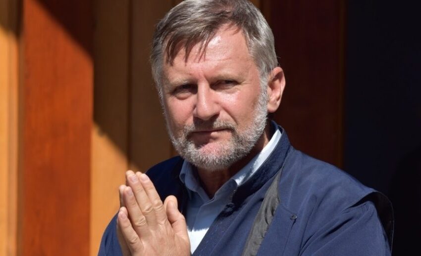  Preotul și omul de cultură Crin Triandafil Teodorescu: „Frumosul și valoarea sunt expresii ale prezenței lui Dumnezeu printre noi”. VIDEO