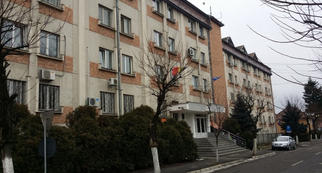  O elevă de 16 ani din Beclean și-a agresat fizic profesoara și a fost reținută de polițiști