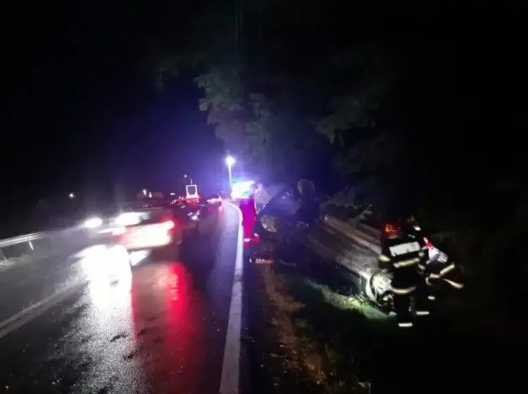  Accident! Autoturism răsturnat între Budești și Zoreni. O tânără de 26 de ani a ajuns la spital