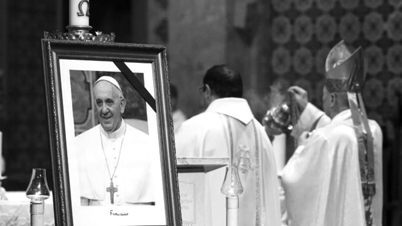  Sâmbătă, zi de doliu în România în memoria Papei Francisc