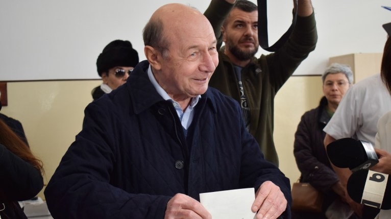  Traian Băsescu a votat: O zi importantă, un vot foarte important, pentru că de acest vot depinde schimbarea