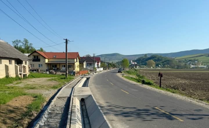  Lucrările avansează în modernizarea DJ 172 A, între Beclean și Chiochiș. FOTO