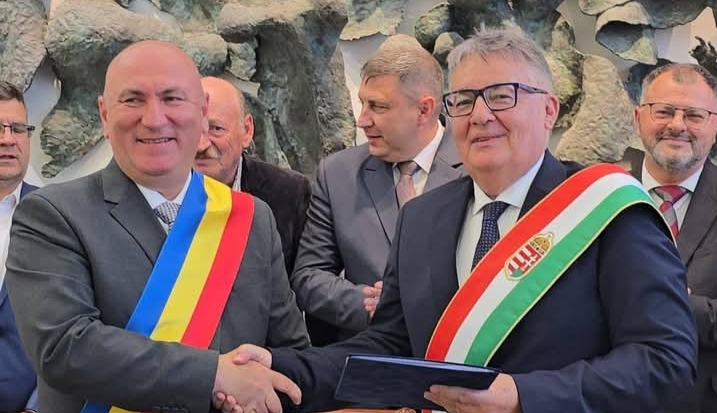  Acord de înfrățire între municipiul Bistrița și orașul maghiar Kisvárda. FOTO