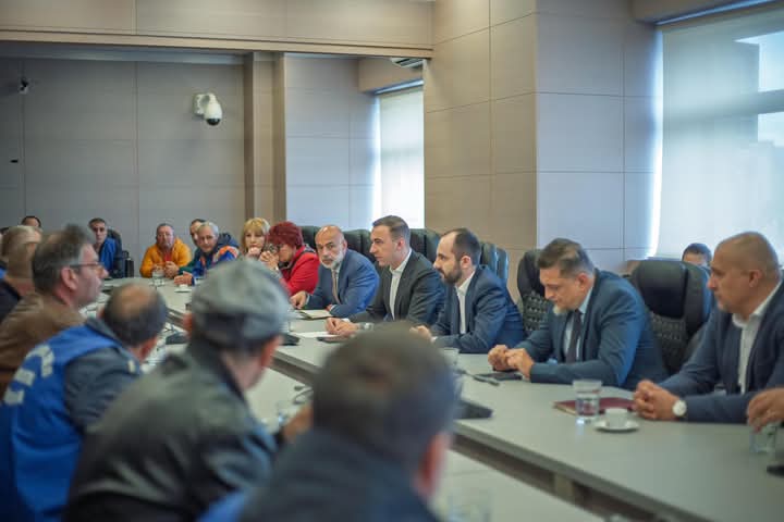  Ministrul Bogdan Ivan, întâlnire cu sindicaliștii șantierului naval din Mangalia. FOTO
