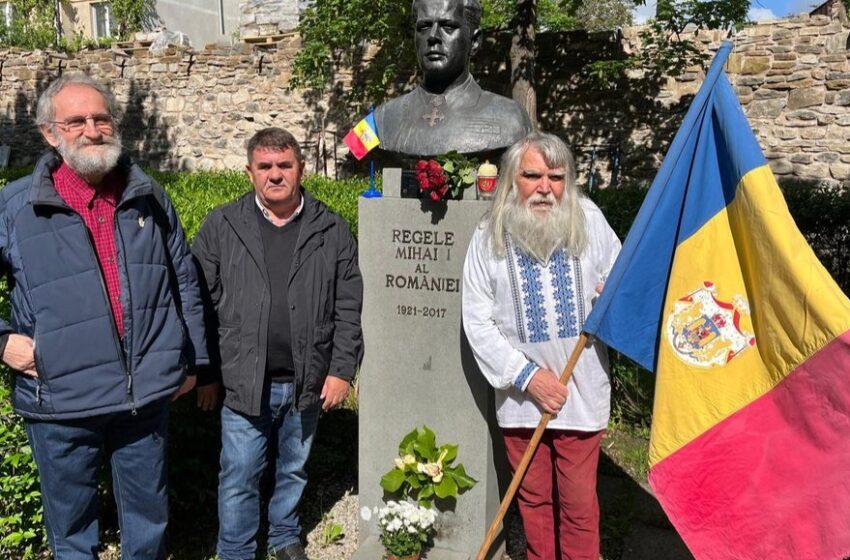  Clubul Monarhiștilor Bistrițeni a sărbătorit  Ziua Regalității