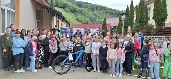  Au fost premiați câștigătorii ediției a 7-a a concursului „Reciclezi pentru viitorul tău”. FOTO