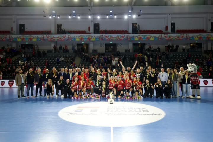  Handbal: Gloria Bistrița încheie en fanfare sezonul competițional – locul 3 și participarea în Cupele Europene