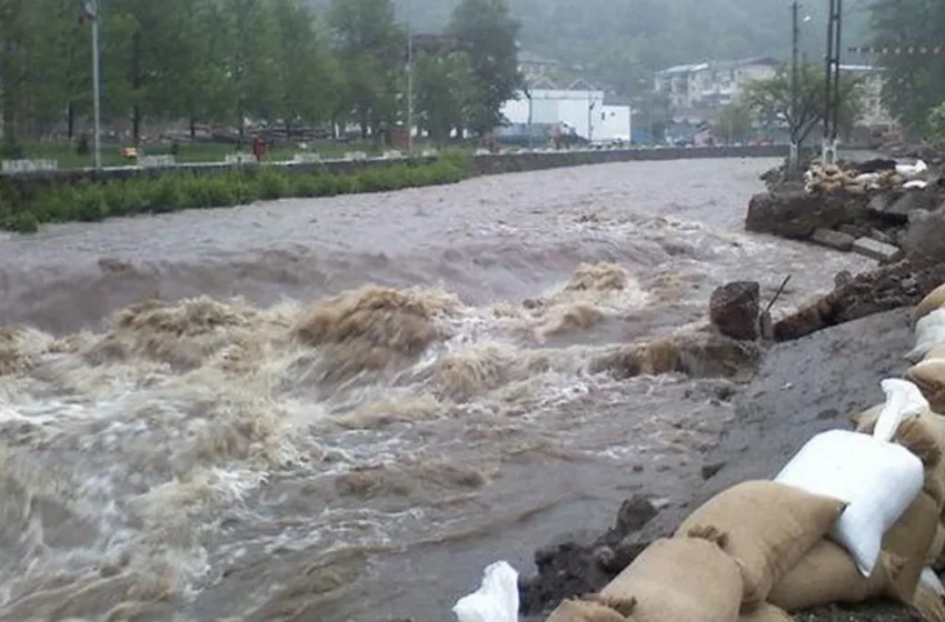  Cod galben de vreme rea și Cod portocaliu de inundații în Bistrița-Năsăud