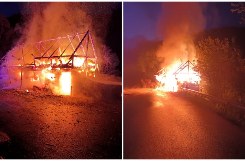  Incendiu în această dimineață la un adăpost de animale din Leșu. FOTO