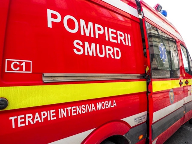  Bărbat surprins sub un tractor răsturnat la Mureșenii Bârgăului: