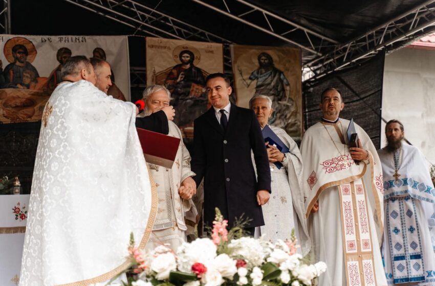  Ministrul Bogdan Ivan, prezent la Resfințirea Bisericii din Ilva Mică. FOTO