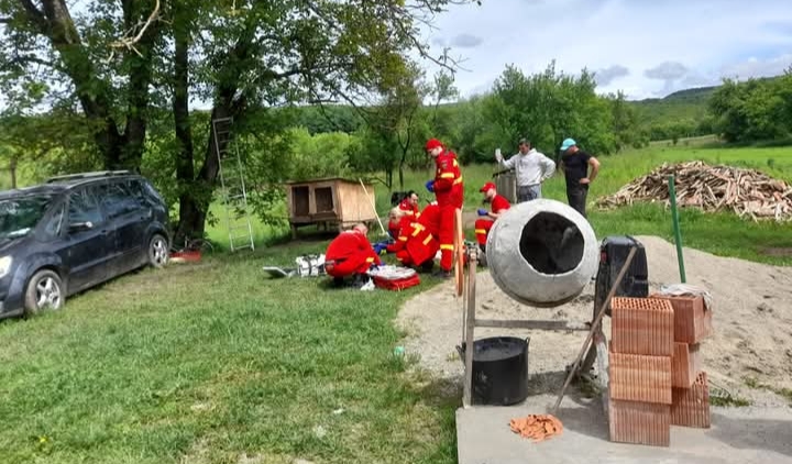  Un tânăr din Dumitra a fost găsit spânzurat. Avea 5 copii cu două femei!