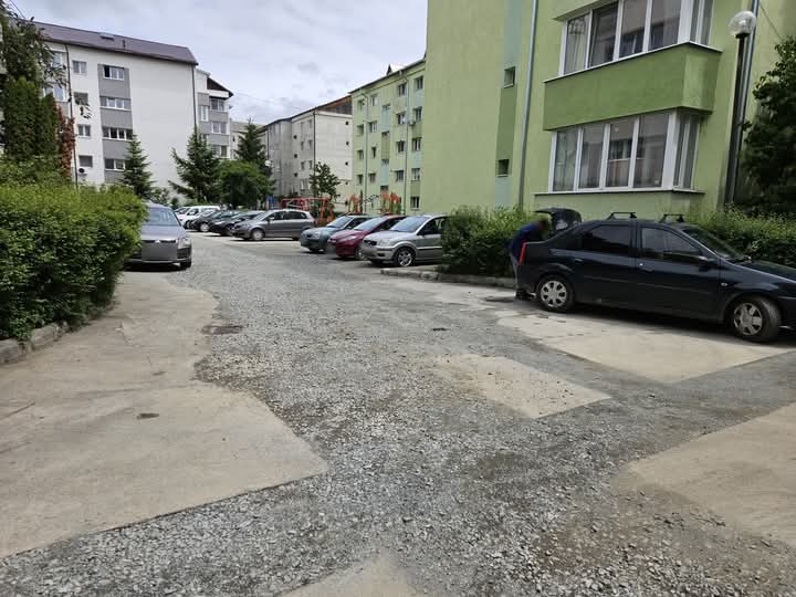  O firmă a fost amendată cu 10 mii lei după ce a spart asfaltul și nu a mai reparat. FOTO