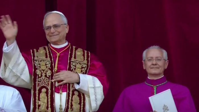  La Vatican a fost ales primul papă american din istorie – cardinalul Robert Prevost. Numele ales de el este Leon al XIV-lea