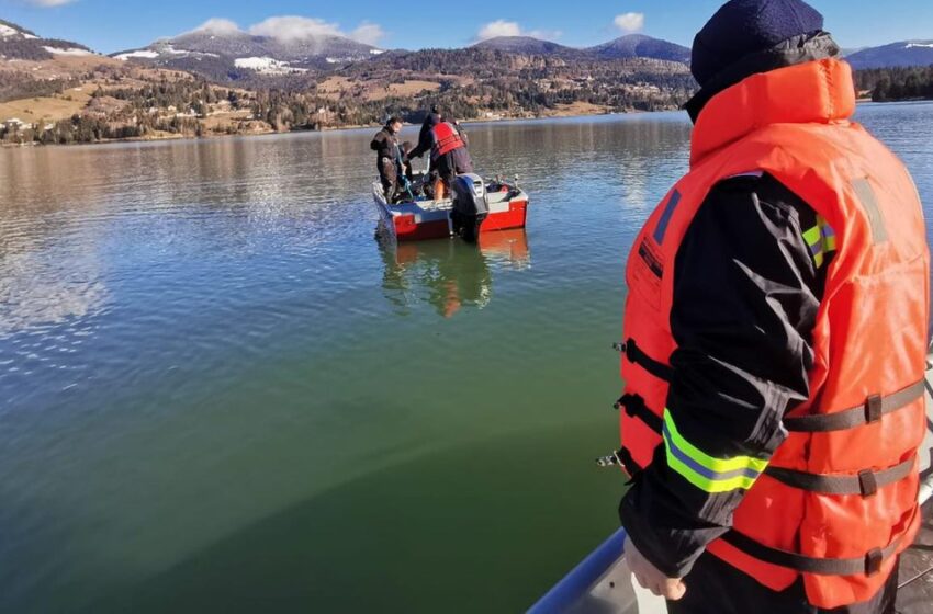  Un tânăr de 17 ani este căutat în lacul Colibița