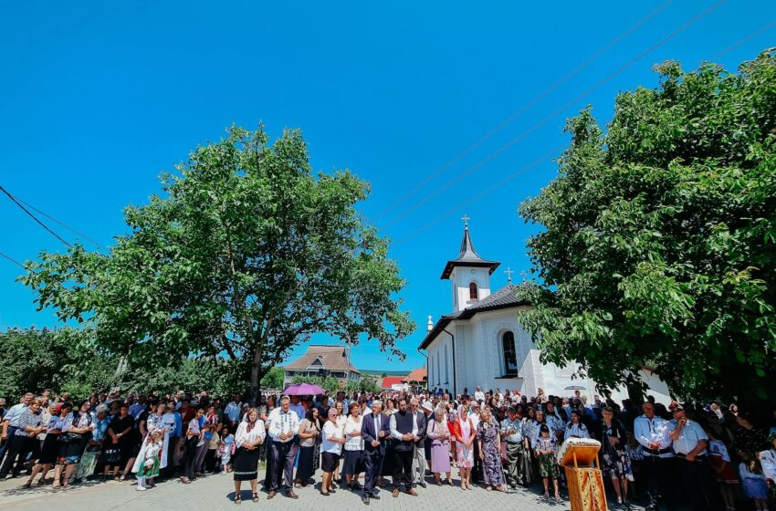  Resfințirea Bisericii „Sfinții Arhangheli Mihail și Gavriil” din Baia. FOTO