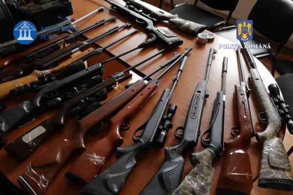  23 de arme, confiscate în urma celor 33 de percheziții efectuate în județul Bistrița-Năsăud