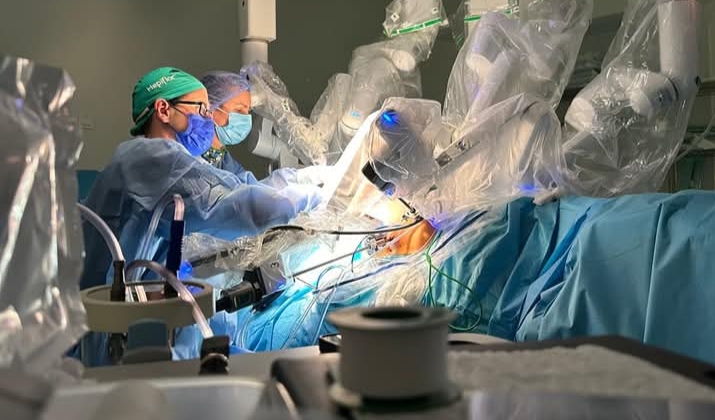  50 de intervenții robotice realizate cu succes la Spitalul Clinic Județean de Urgență Bistrița! FOTO