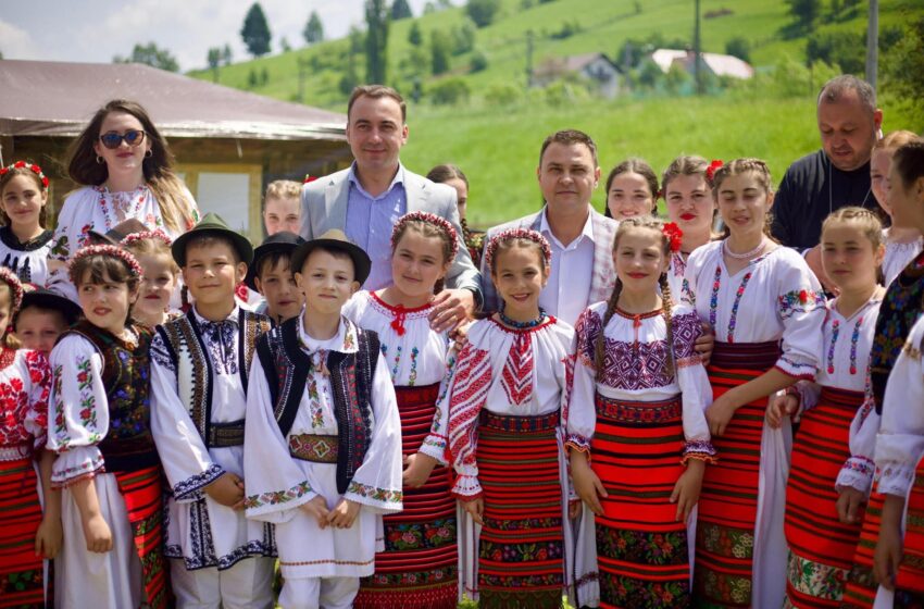  Ministrul Bogdan Ivan, în mijlocul oamenilor din Ilva Mare, Căianu Mic și Salva. FOTO