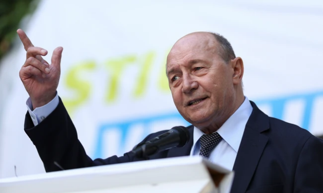  Traian Băsescu a fost operat pe cord, la Paris