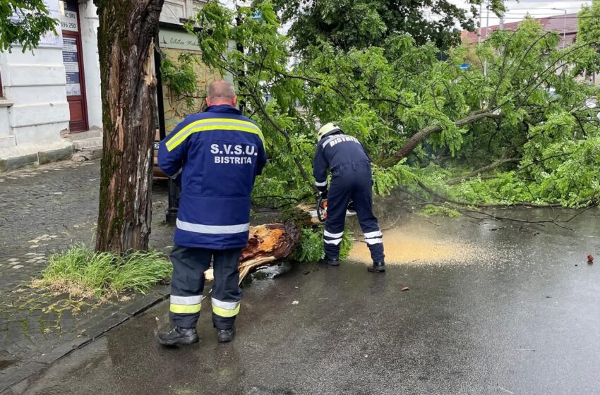  Intervenție a SVSU Bistrița pe str.Nicolae Titulescu și Gen.Grigore Bălan. FOTO