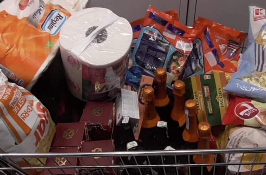  Au vrut să plece dintr-un hipermarket cu mai multe produse fără să le achite!
