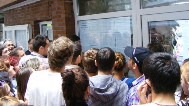  Absolvenții de clasa   a VIII-a susțin luni proba la Limba și literatura română în cadrul Evaluării Naționale
