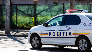  O tânără a fost  depistată în flagrant delict, la scurt timp după ce a sustras un telefon dintr-o biserică