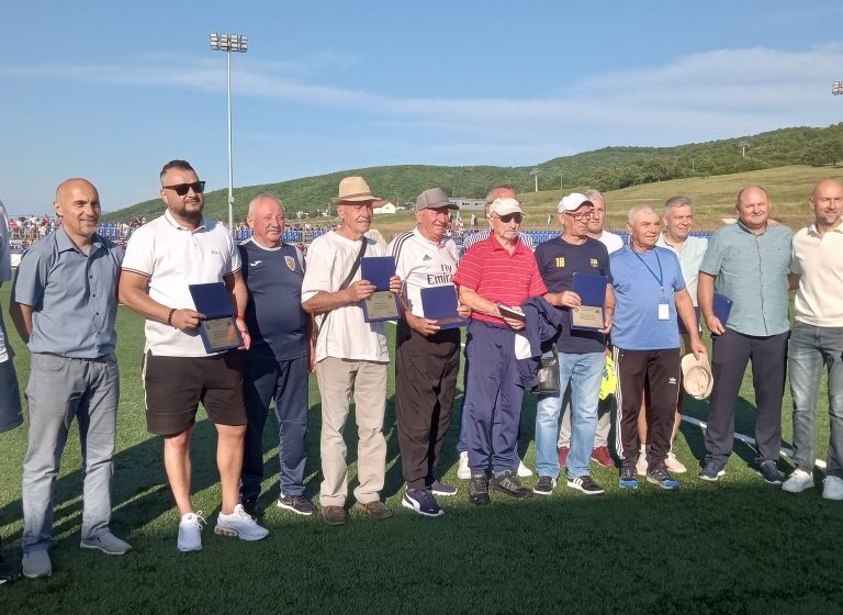  GALA FOTBALULUI BISTRIȚEAN a premiat finaliștii Ligii a 5-a și Ligii a 4-a dar și mai multe personalități ale fotbalului județean. VIDEO
