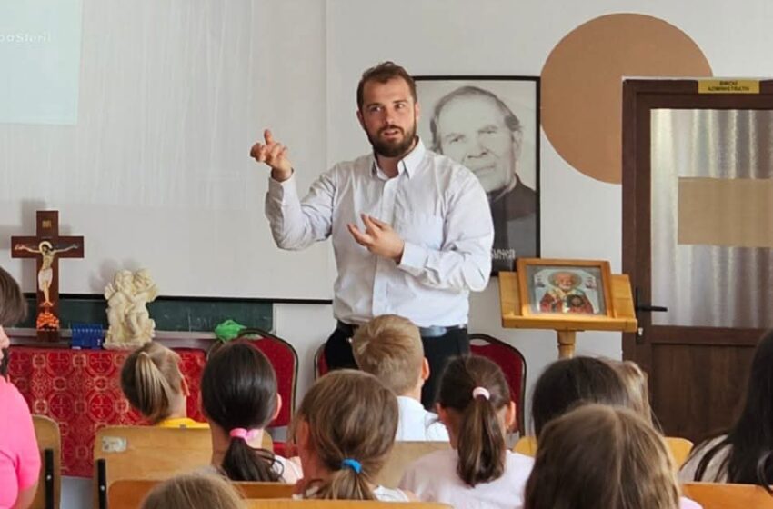  Preotul Petru Săsărman organizează o tabără creștină la Centrul Misionar de Tineret „Ioan Bunea” Sîngeorz-Băi