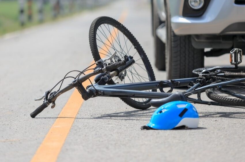 Mort de beat, un biciclist din Bretea a ajuns la spital după ce a căzut într-un șanț!
