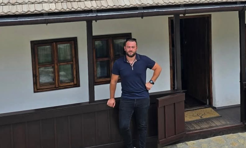  Deputatul Andrei Csillag, în vizită casa lui Ion Creangă din Bojdeuca. FOTO