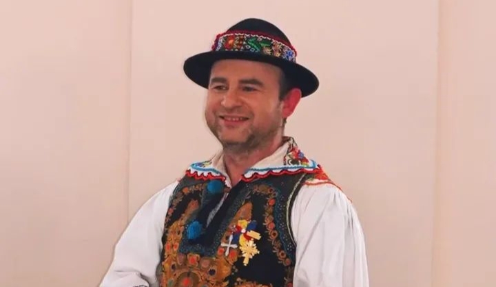  La Mulți Ani, MENUȚ MAXIMINIAN!