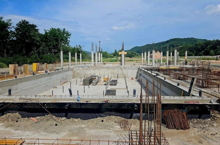  CNI a oprit temporar lucrările la Complexul sportiv multifuncțional din Năsăud