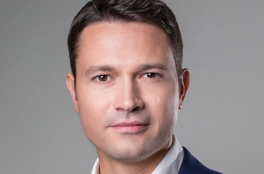 Robert Sighiartău:  Reduceri de 40% din personalul cancelariei premierului