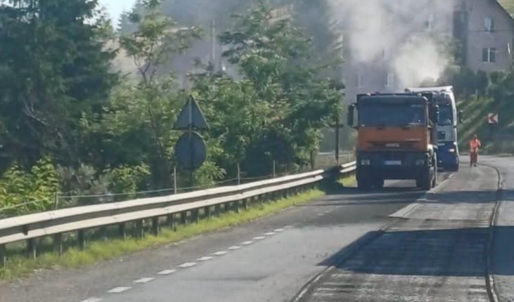  Se realizează lucrări de frezare și asfaltare pe DN 17, pe raza comunei Tiha Bârgăului. FOTO
