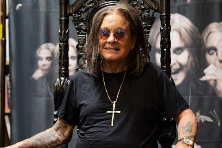  Ozzy Osbourne a murit. Legendarul solist Black Sabbath s-a stins din viață la scurt timp după concertul de adio