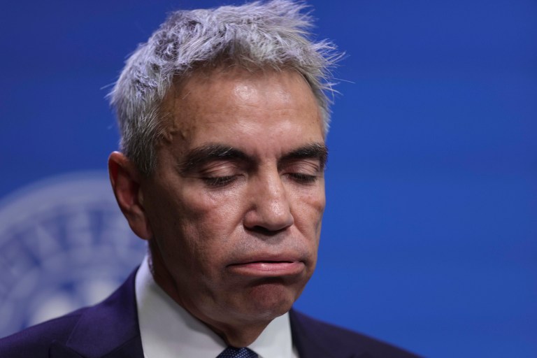  Vicepremierul Dragoș Anastasiu și-a anunțat demisia, în urma scandalului dării de mită în care a fost implicat