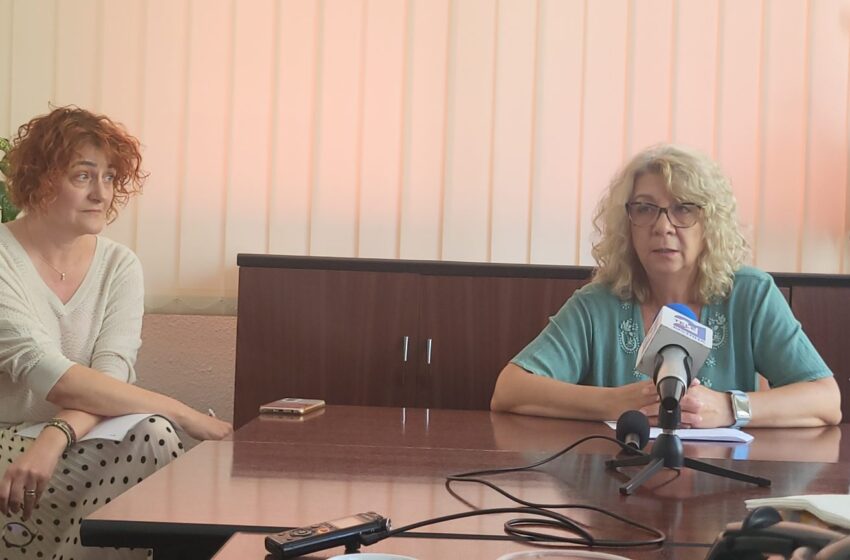  Noul director general al Casei Județene de Asigurări de Sănătate, Adela Cârcu a susținut astăzi alături de Oana Bodor, responsabilul cu Relațiile Publice, o conferință de presă având ca subiect modificările legislative din sistemul asigurărilor sociale de sănătate.