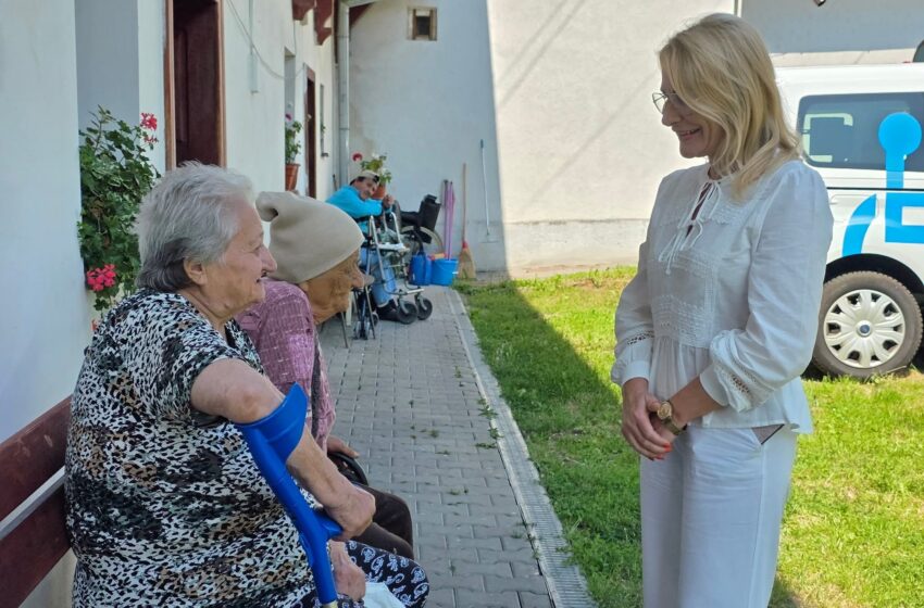  Ștefania Stere: Avem grijă de seniorii Bistriței! FOTO