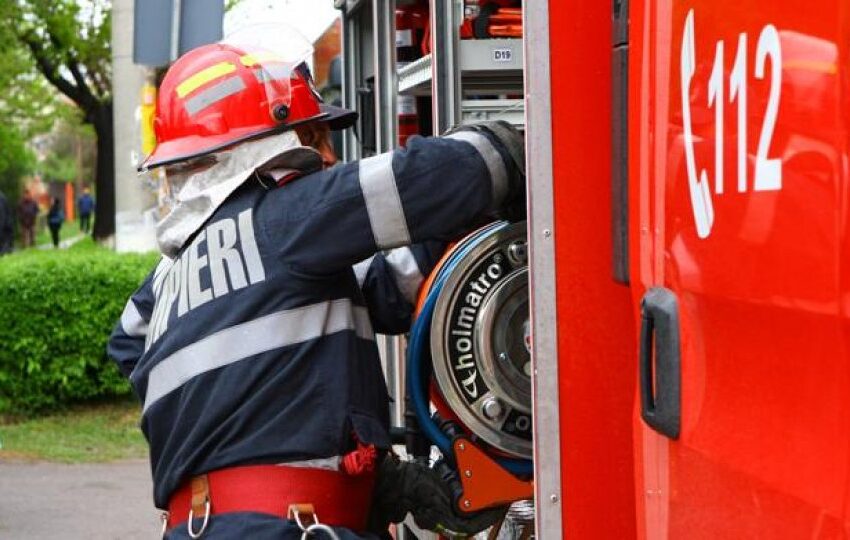  Un incendiu a cuprins în această dimineață  acoperișul unei case din Sângeorz-Băi