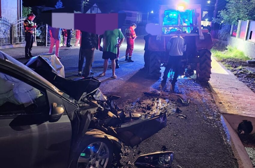  Accident rutier seara trecută la Șieuț. Un autoturism a acroșat un tractor